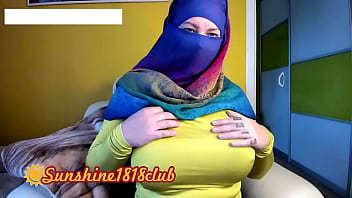 Gadis Muslim Berhijab Dari Timur Tengah Dengan Payudara Besar Terekam Di Kamera Tanggal 2 November