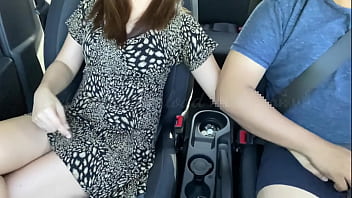 Keluarga Tak Setia, Ajak Gue Ngentot Di Dalam Mobil