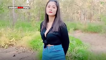 Sperma Deras Mengalir Keluar Dari Memek Gadis Asia Dan Menetes Ke Lantai
