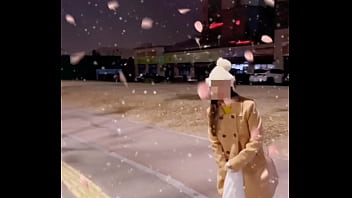 Malam Thu Lạnh Buốt, Em Nóng Bỏng Phô Bày Thân Hình Gợi Cảm Trong Show Hàng đầy Mê Hoặc