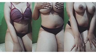 Gadis Gwentariaa Yang Suka Pamer Payudara Besarnya Di Depan Umum