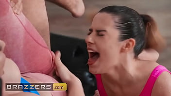 Sesi Yoga Keira Croft Dan Chanel Camryn Berubah Jadi Pesta Muncrat Basah Bareng Mick Blue