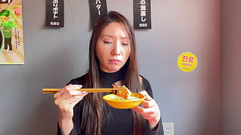 Mengayuh Sepeda Dengan Liar Di Tokyo, Tubuh Berkeringat Panas Sebelum Melahap Hidangan Korea Yang Pedas Dan Menggairahkan Di Shin-okubo