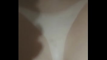 Gadis Nakal Meluncurkan Batangnya Ke Dalam Lubang Pantat Yang Sempit