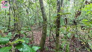 Gadis Thailand Berjalan Cari Jamur Di Hutan Belantara Sampai Ingin Kencing