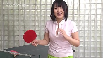 Hカップの巨乳を揺らしながら全国ベストを目指す卓球プレイ