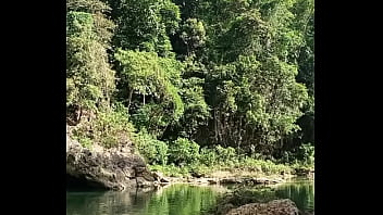 Pinay Na Nagpapakita Ng Kanyang Likas Na Ganda