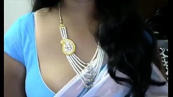 Tante India Seksi Menggoda Dengan Saree Ketat – Hotcutiecam.com