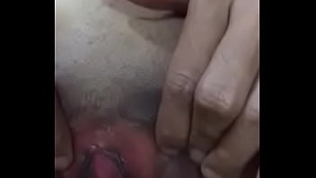 Gadis Filipina Seksi Menggosok Memeknya Yang Sudah Dicukur