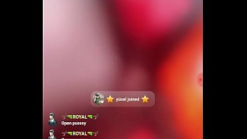 Gadis Filipina Panas Menggoda Di Depan Webcam