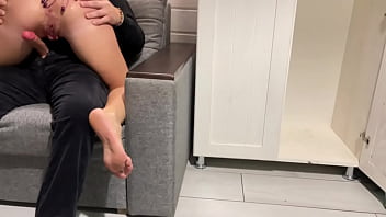 Ibu Tiri Mengintip Anak Tirinya Nonton Film Porno Dan Memperkosanya Sambil Dia Masturbasi