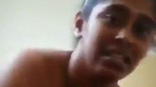 Video Mms Desi Bhabhi India Pemalu Yang Sedang Asyik Mengulum Kontol