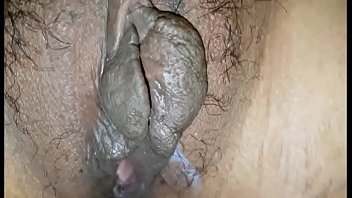 menyelinap ke kamar ibu yang lagi tidur