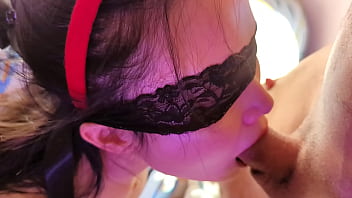 Gadis Asia Menggoda Santa Sambil Membisikkan Daftar Keinginannya, Berakhir Dengan Pancaran Putih Di Wajahnya