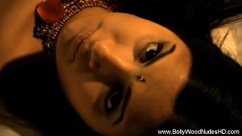 Tarian Goyang Liar Yang Membakar Nafsu Dari India