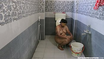 Bhabhi India Seksi Dipinitta Mandi Usai Bercinta Kasar Yang Menggila