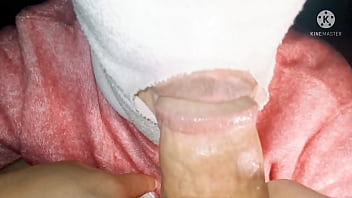 زوجة صديقي المحجبة تمتص قضيبي وتشرب كل السائل المنوي