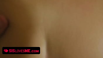 Sodok Tubuh Seksi Adik Tiri, Kakak Tiri Mesum Tawarkan Pijat Untuk Menggoda