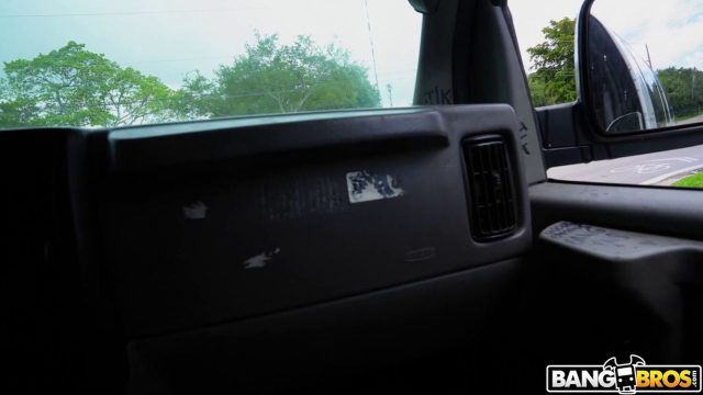 Basahnya Xxlayna Marie Diguyur Hujan Di Bang Bus