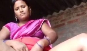 Bibi Desa Mengumbar Kemaluan