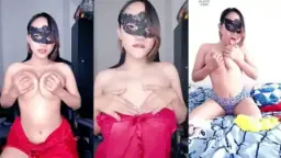 Gadis Matahari Telanjang Dada Dengan Tetek Basah Menggoda