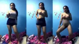 Gadis Remaja Cantik Mengocek Kontol Kecil Bagian 1