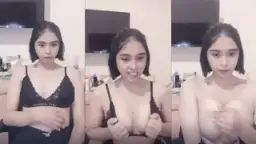 Renny Mengumbar Payudaranya Yang Menggoda