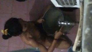 Video Mandi Pembantu India Yang Menggoda