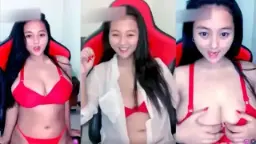 Alichia Meremas Payudara Montoknya Yang Menggoda