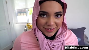 Remaja Muslimah Montok Kehilangan Keperawanan Pada Paman Tirinya Yang Ganas