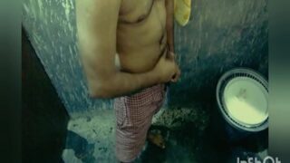 Kakak Ipar Menangkap Adik Ipar Sedang Mengocok Di Kamar Mandi