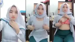 Perawat Berhijab Cantik Memamerkan Payudara Montoknya