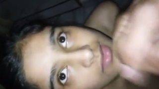 Teteskan Sperma Di Mulut Saat Blowjob Gadis India