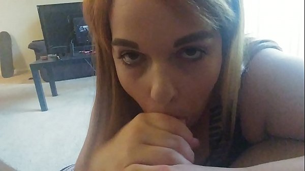 Tetesan Sperma Mengalir Di Tenggorokan Saat Cosplay