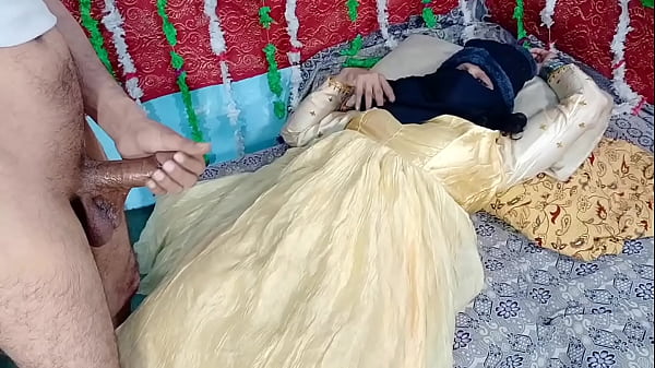 Gadis India Berbusana Kuning Ditusuk Keras Oleh Kontol Besar Pria Lokal Di Video Porno India