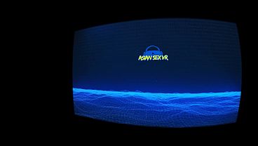 Pakaian Dalam Neon Bergaya Asia Amatir Menunggangi Batang Penis