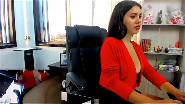Shana Yang Nakal Menggoda Di Balik Meja Kantor.