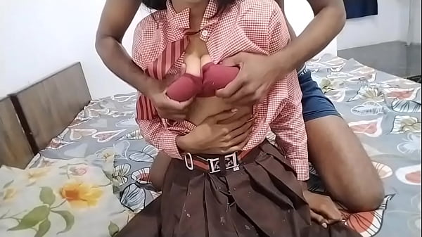 Gadis Sekolah India Panas Pertama Kali Bercinta Usai Jam Pelajaran