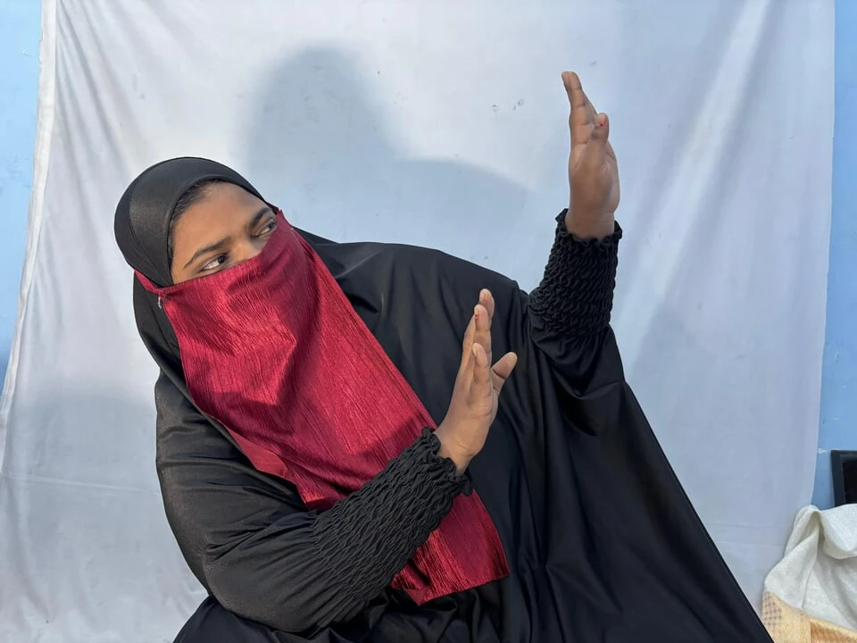 Desi Hijab Badde Doodh Wali Sales Girl Ko Choda