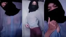 Gadis Berhijab Dengan Baju Transparan Yang Menggoda