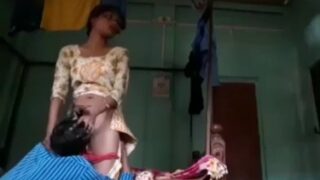 Kakak Laki-laki Mesum Nikmati Seks Cepat Dengan Adik Remaja