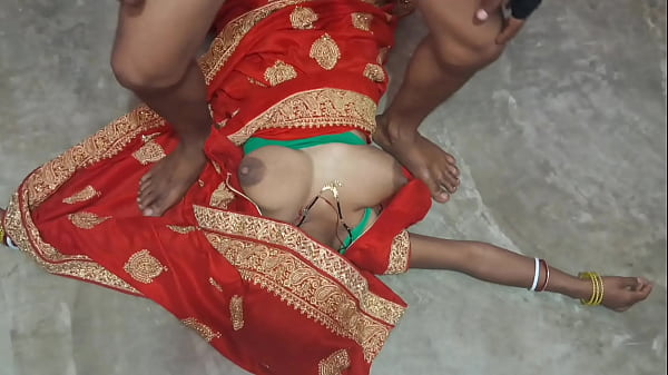 Malam Pertama Yang Menggoda Istri Seksi India Di Ranjang