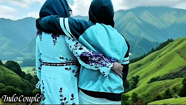 Istri Berjilbab Nakal Menggila, Selingkuh Dan Menelan Cairan Lelaki Hidung Belang Saat Suami Asyik Berlibur Di Bali Bersama Wanita Simpanannya.