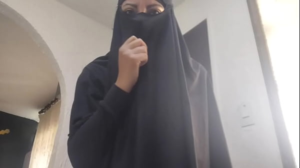 Milf Arab Mengocok Memek Sampai Muncrat Dan Orgasm Keras Di Webcam Sambil Pakai Niqab Xxx