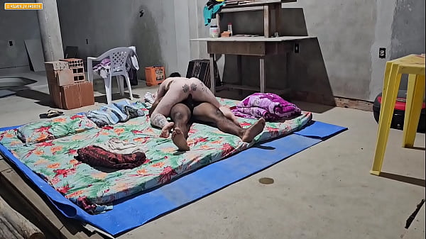 Enteada Safada é Flagrada Na Bagunça Transando Com O Padrasto, Que Gozou Dentro Dela Tentando Encher A Putinha De Leite.