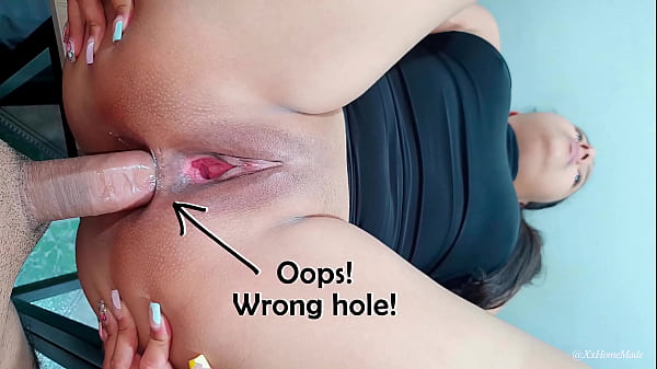 Perhatian, Lubang Yang Salah, Maaf Ya!! Aku Mengentot Pantatnya Tanpa Ampun, Mengeluarkan Sperma Dalam Jumlah Besar Dan Merekam Semuanya Dengan Ponselku! (lengkap Tanpa Sensor)