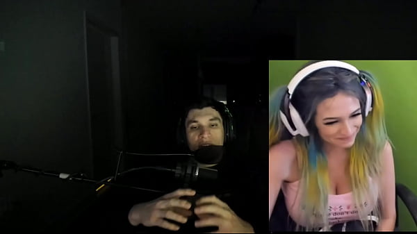 Joycgee Dan Trainwrecks Tampil Menggoda Di Webcam Langsung