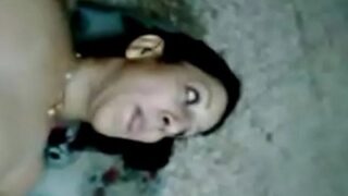 Gadis Nakal Digerogoti Pantatnya Dalam Video Mesum India