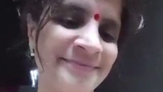 Tante Desi Montok Pamer Pantat Telanjang – Video Mesum Tante India
