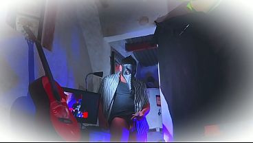 Kostum Dokter Kuno Bergaris Rayuan – Rayu Gitar Yamaha C80 Dengan Alat Vital Gagah